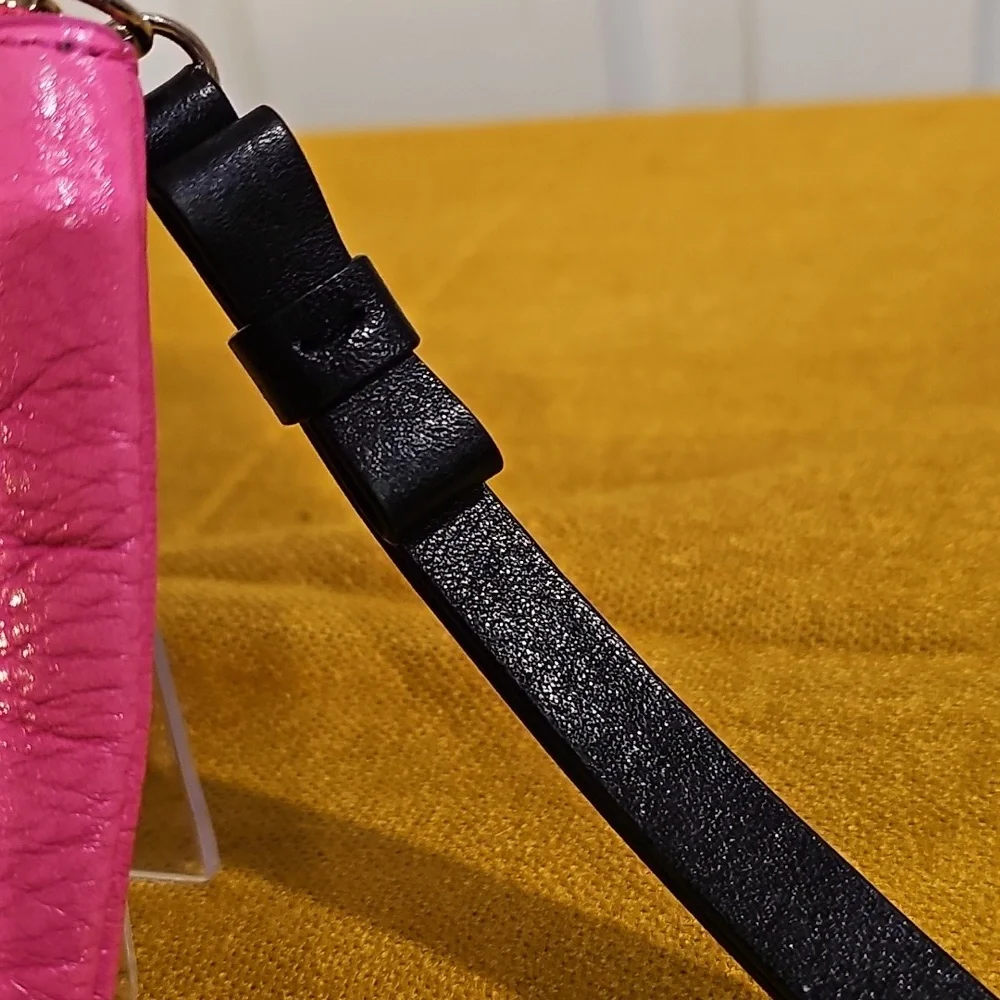 Kate Spade NY Cobble Hill Bee Wristlet - Snapdragon Pink EUC